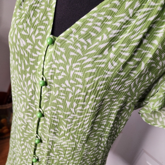 Banana Republic Green and White Scalloped Collar and Puff Sleeves Sheer  Size XS - Picture 5 of 6